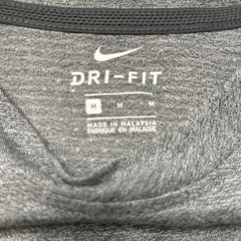 Men's Nike Hawkeyes Gray & Black Dri-Fit Pullover Graphic Swoosh Shirt Size Med